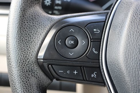 Used 2020 Toyota Camry LE image 16