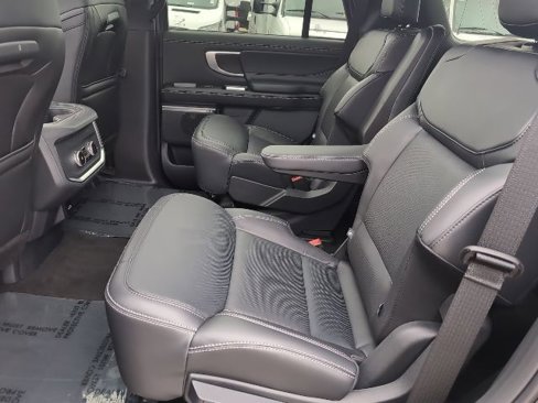 New 2025 Ford Expedition Platinum image 31