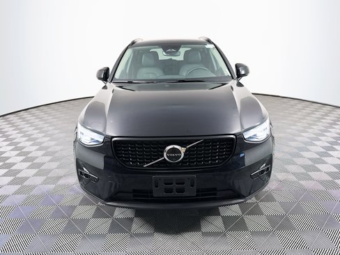 Used 2025 Volvo XC40 B5 Plus image 2
