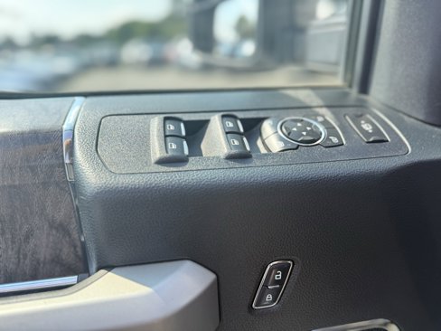 Used 2018 Ford F250 Lariat image 10