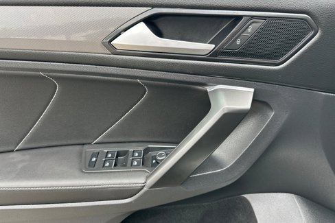 Used 2022 Volkswagen Tiguan SE image 11