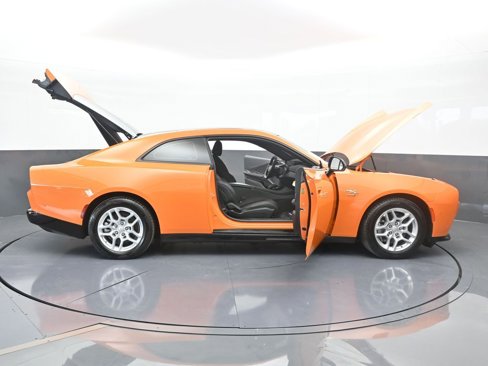 Used 2025 Dodge Charger R/T w/ Sun & Sound Package image 74