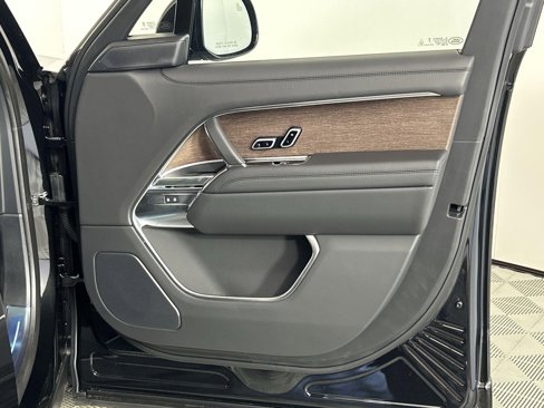 New 2025 Land Rover Range Rover Long Wheelbase SE image 31