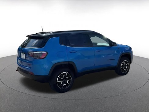 Used 2025 Jeep Compass Trailhawk image 12