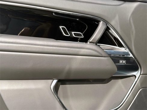 New 2025 Land Rover Range Rover SE image 15