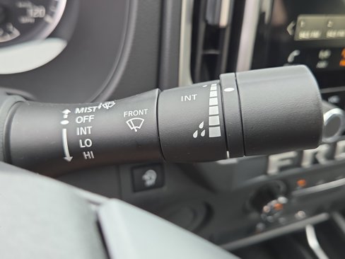 Used 2025 Nissan Frontier SV image 27