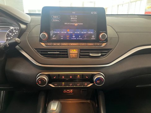 Used 2022 Nissan Altima 2.5 SV w/ SV Premium Package image 5