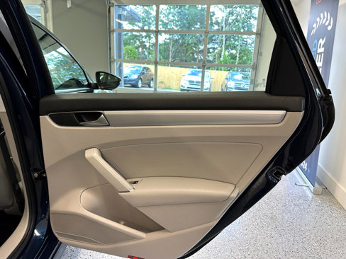 Used 2019 Volkswagen Passat Wolfsburg Edition image 25