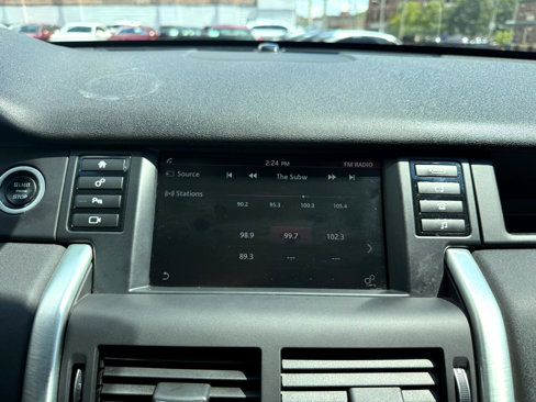Used 2016 Land Rover Discovery Sport SE image 10