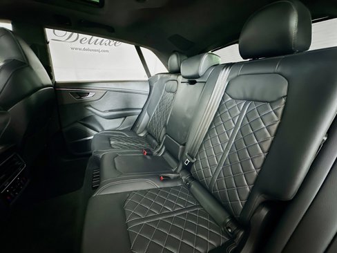 Used 2024 Audi SQ8 Prestige w/ Prestige Package image 24