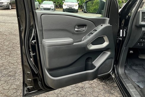 Used 2023 Nissan Frontier SV image 19