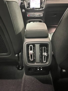 Used 2025 Volvo XC40 B5 Plus image 26