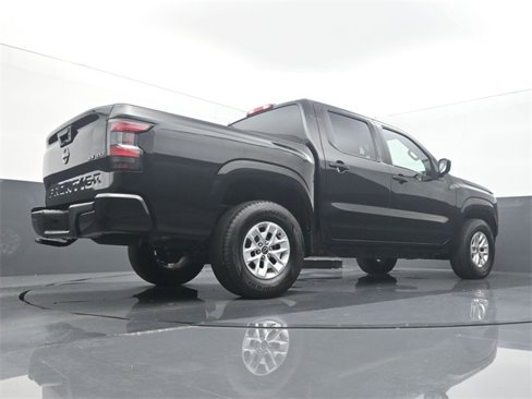 Used 2024 Nissan Frontier SV image 11