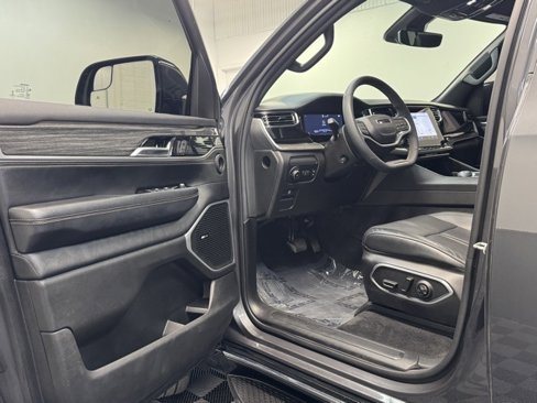 Used 2022 Jeep Wagoneer Series II w/ Premium Group I image 11