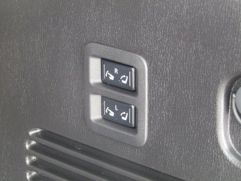 Used 2024 Nissan Armada Platinum w/ Captain's Chairs Package image 8