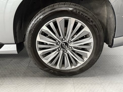Used 2025 INFINITI QX80 Sensory image 7
