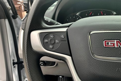 Used 2023 GMC Terrain SLE w/ Driver Convenience Package image 11