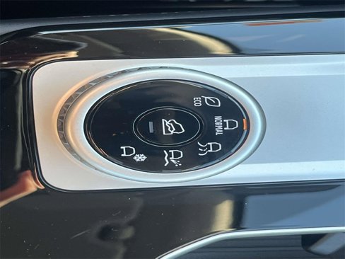 New 2025 Mitsubishi Outlander SE image 21
