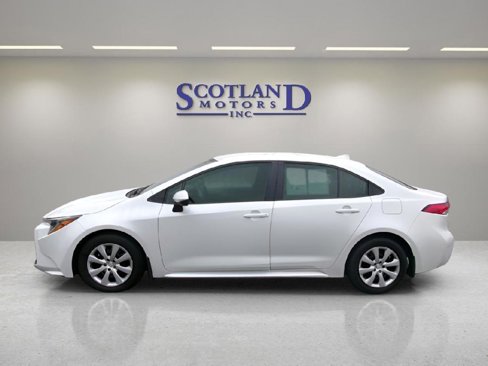 Used 2025 Toyota Corolla LE image 1