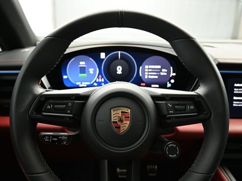 Certified 2025 Porsche Macan 4S Electric image 6