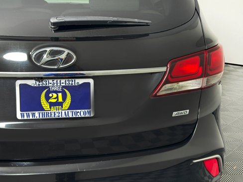 Used 2017 Hyundai Santa Fe SE image 11