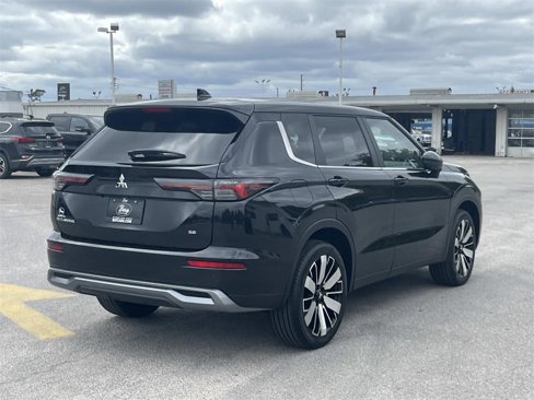 New 2025 Mitsubishi Outlander SE image 5