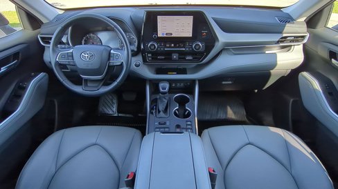 Used 2024 Toyota Highlander XLE image 16