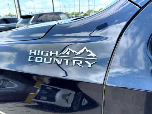 Used 2021 Chevrolet Suburban High Country w/ Premium Package image 9