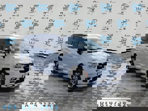 New 2026 Chrysler Pacifica Select image 3