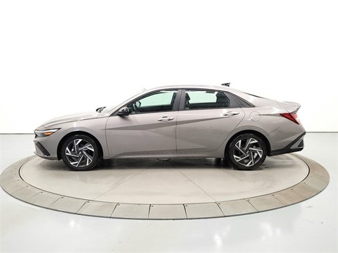 Used 2025 Hyundai Elantra Sport w/ Cargo Package image 5