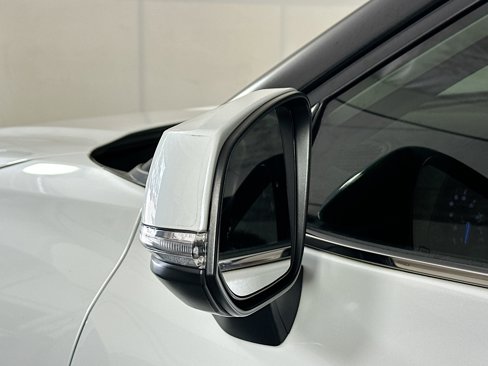 Used 2023 Toyota Highlander XLE image 8