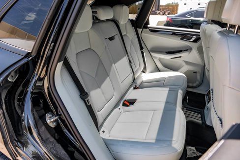 Used 2024 Porsche Macan w/ Premium Plus Package image 42