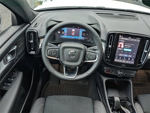 New 2026 Volvo XC40 B5 Ultra image 17