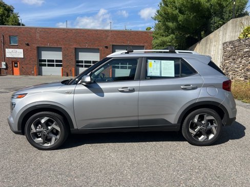 Used 2025 Hyundai Venue SEL image 2