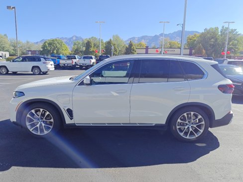 Used 2025 BMW X5 xDrive50e image 4