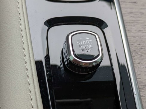 Used 2023 Volvo XC90 B6 Ultimate w/ Protection Package Premier image 31