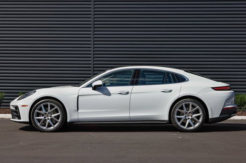 New 2026 Porsche Panamera 4 image 2