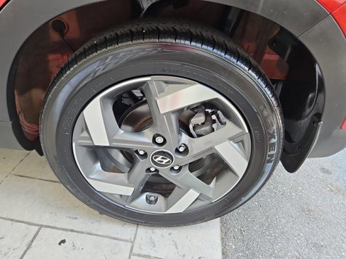 Used 2024 Hyundai Venue SEL image 32