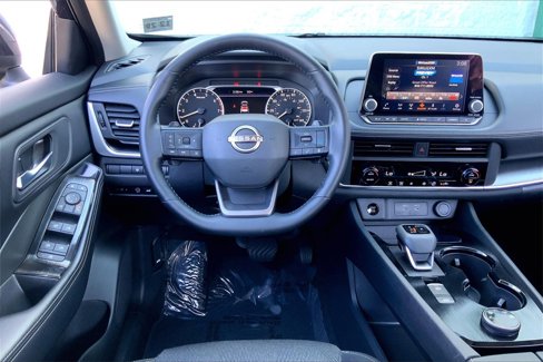 Certified 2025 Nissan Rogue SV image 4