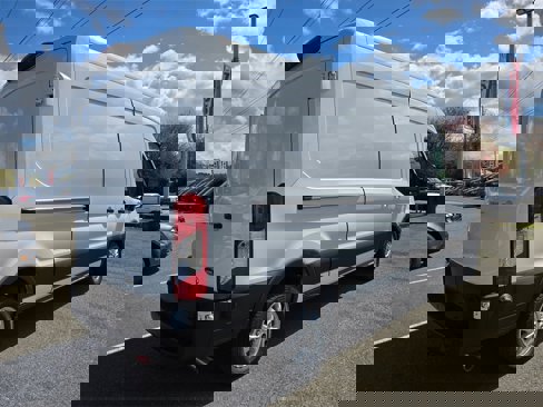 New 2025 Ford Transit 250 148 Medium Roof image 5