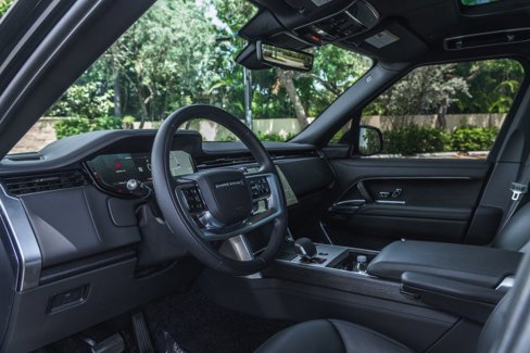 Used 2025 Land Rover Range Rover Long Wheelbase Autobiography image 19