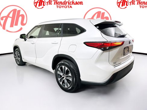 Used 2023 Toyota Highlander XLE image 5