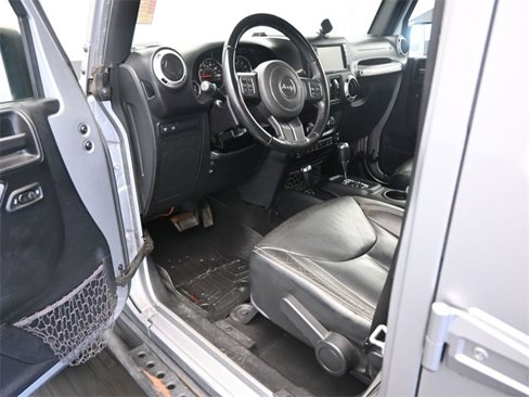 Used 2016 Jeep Wrangler Unlimited Rubicon w/ Connectivity Group image 11