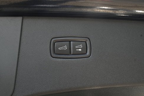 Used 2022 Porsche Cayenne Turbo image 17