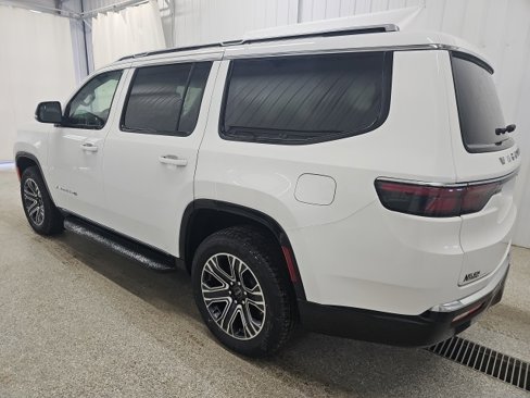 New 2025 Jeep Wagoneer 4WD w/ HD Trailer Tow Package image 8