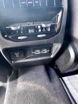 Used 2024 Jeep Grand Cherokee L Laredo image 15