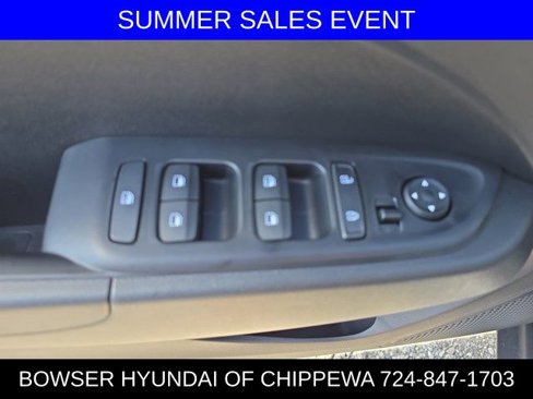 New 2025 Hyundai Venue SEL image 9