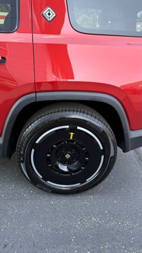 Used 2025 Rivian R1S Adventure image 11