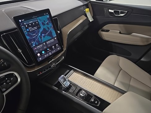 New 2026 Volvo XC60 B5 Core w/ Protection Package Premier image 11