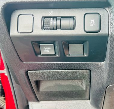 Used 2017 Subaru Crosstrek 2.0i Limited image 18